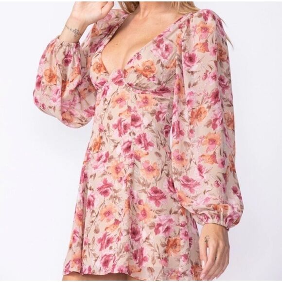 NWOT Sunday Soho Floral Boho Mini Dress with Open Back & Puff Sleeves sz S - Picture 3 of 15